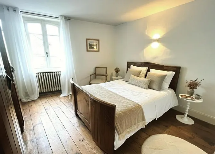 Maison De Village, Route Des Lacs 別荘