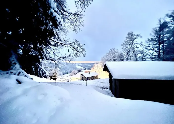 Maison De Village, Route Des Lacs * Le Bez